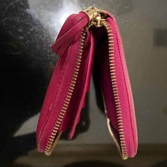 Gucci Embossed Logo SoHo Zippy Grain Leather large wallet Fuchsia pink - Picture 13 of 14